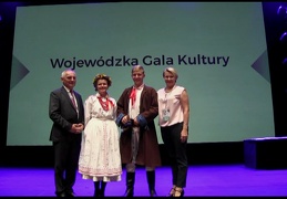 Reprezentanci Zespołu oraz Pan Starosta Biłgorajski oraz Pani Dyrektor MDK - Wojewódzka Gala Kultury w Lublinie, wrzesień 2018