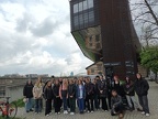 Wycieczka edukacyjna do Krakowa, Zdjęcie grupowe przy budynku Cricoteki