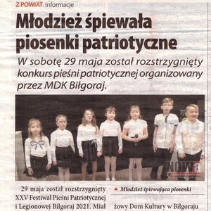 NOWA gazeta biłgorajska - w artykule przeczytasz o Młodzieży śpiewającej piosenki patriotyczne